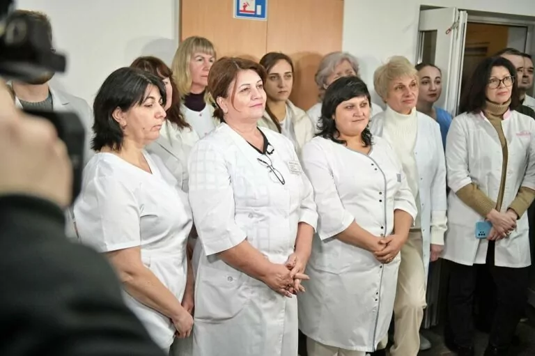 Зруйнована окупантами лікарня вже завтра прийме перших пацієнтів після відновлення – фото
