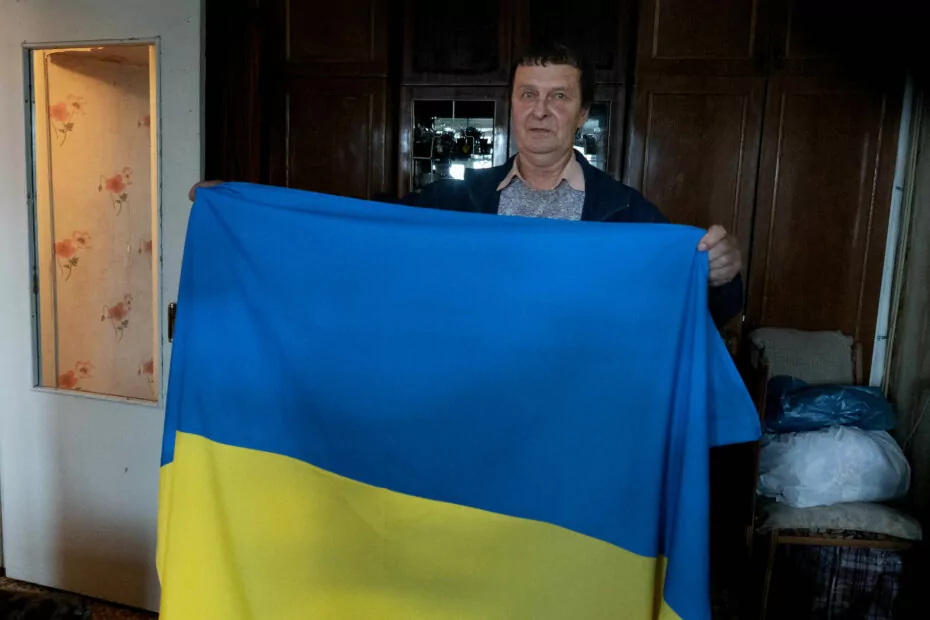 зображення до посту: Залишився в окупації, аби написати книгу про війну. Історія 73-річного Олександра з Ізюма