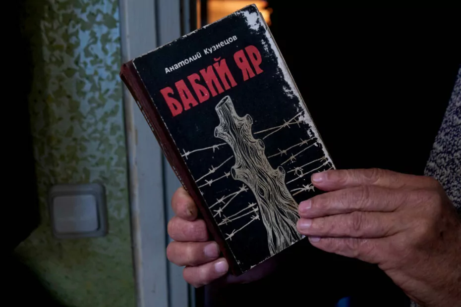 зображення до посту: Залишився в окупації, аби написати книгу про війну. Історія 73-річного Олександра з Ізюма