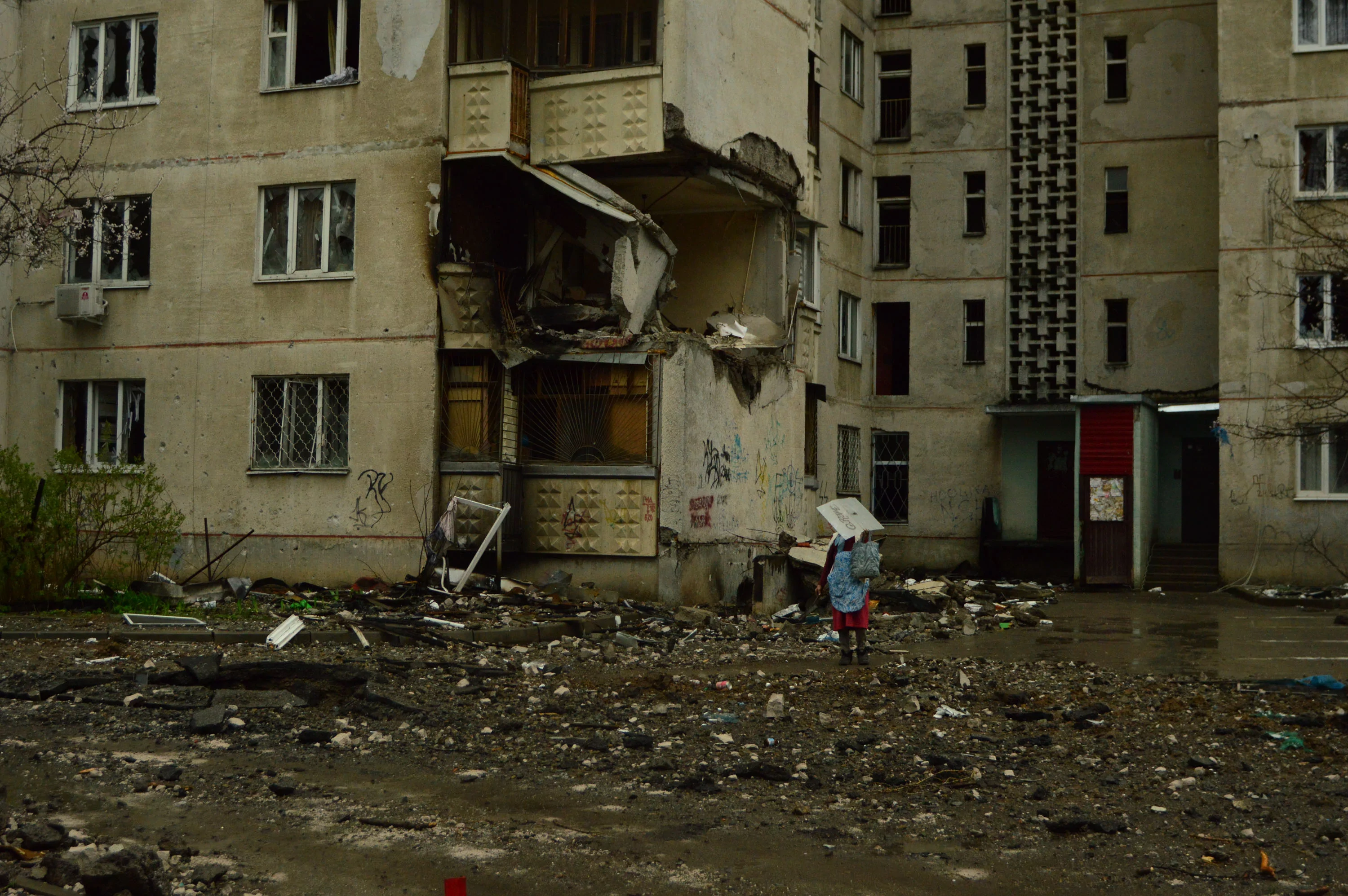 зображення до посту: Recovery Despite Missile Attacks: How Houses to Be Repaired in Kharkiv