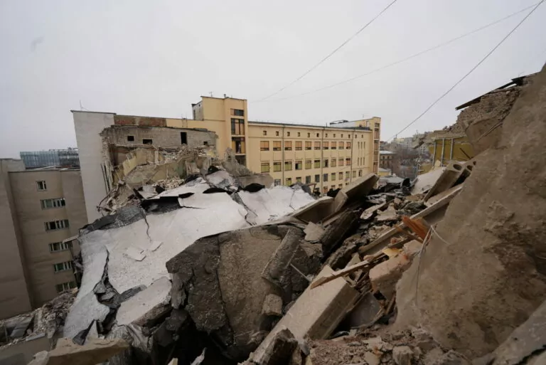 Russian Troops Attack Utility Facilities in Zaporizhzhia and Kharkiv