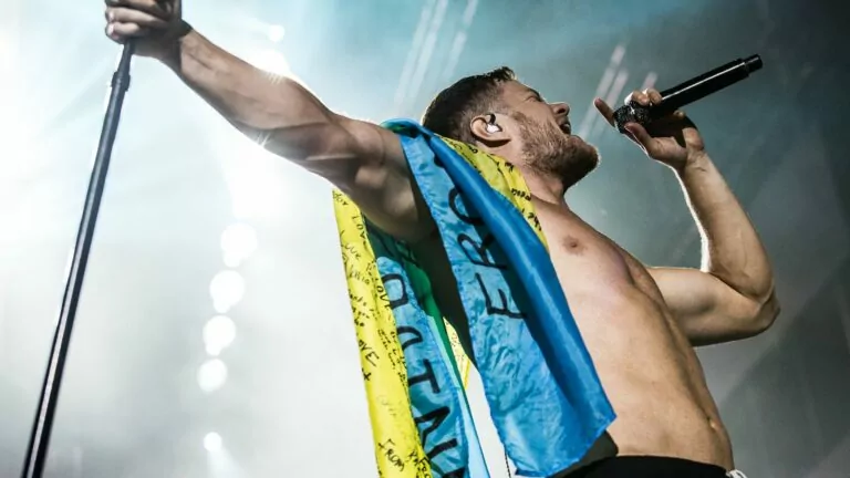 Imagine Dragons Recorded a Message to Plane Passengers Calling for Support for Ukraine