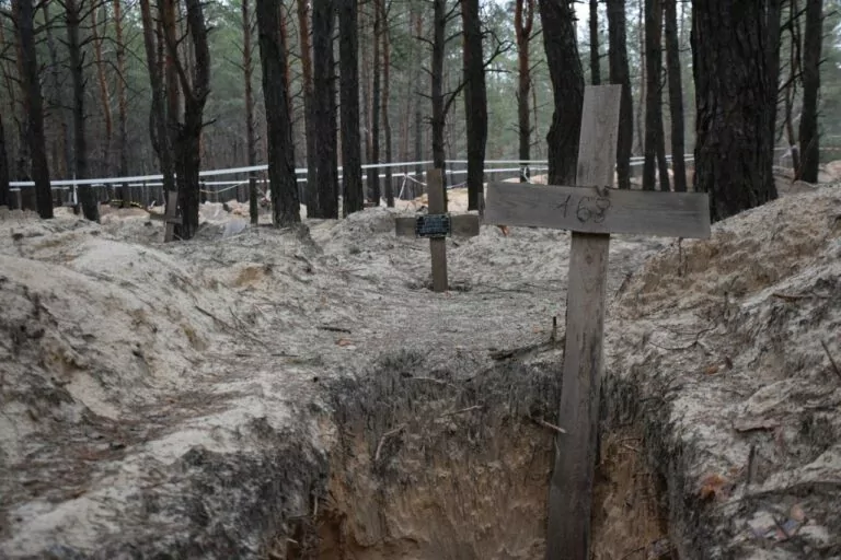 Прокуратура ідентифікувала трьох росіян, які вбили цивільного чоловіка під час окупації Ізюма