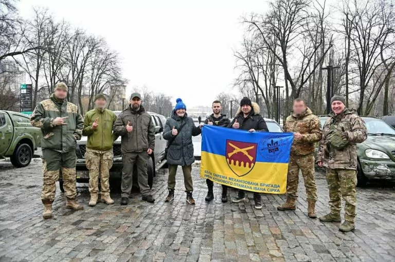 Військові та прикордонники Харківщини отримали 6 автівок та дрон