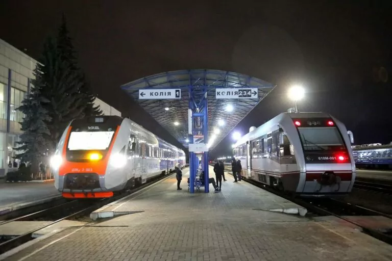 Потяг Харків-Одеса забрав усіх пасажирів, що внаслідок обстрілу РФ, вимушено залишилися в Кропивницькому