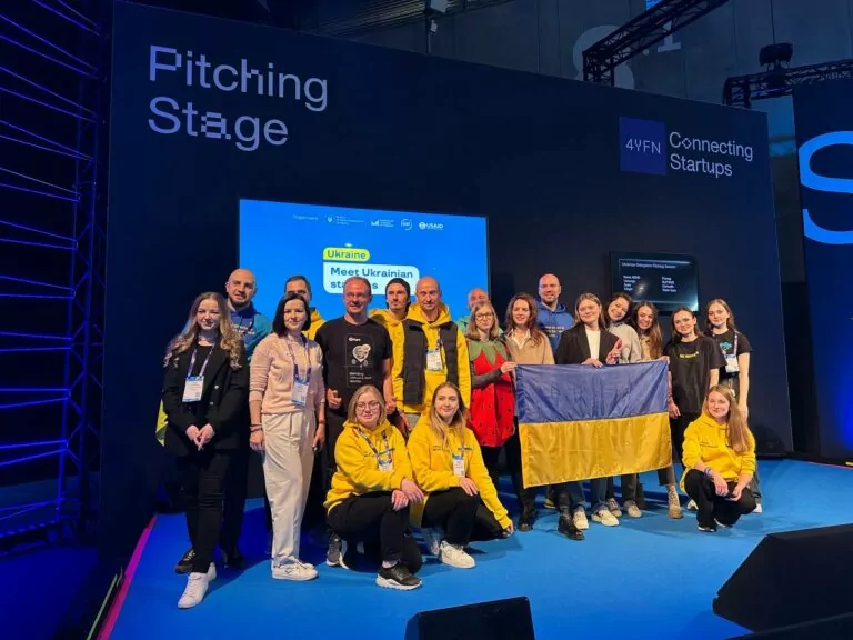 На MWC Barcelona 2023 українські стартапи представили мобільні застосунки