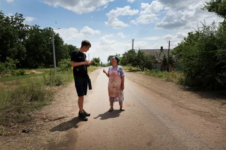 Зафіксувати українські трагедії та російські злочини. Історія фотожурналіста Олександра Бабенка