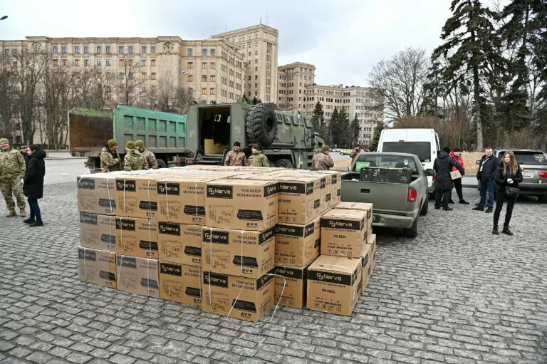 У Харкові військовим передали 100 генераторів