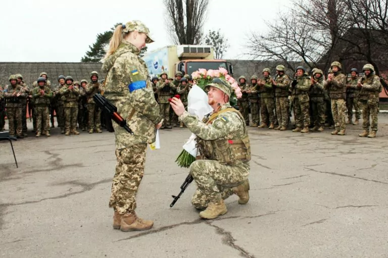 Майже 200 пар офіційно побралися онлайн через Дію: військовослужбовці пріоритетно
