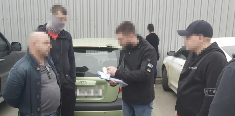 У Харкові затримали двох військових, які за гроші допомагали чоловікам уникнути мобілізації