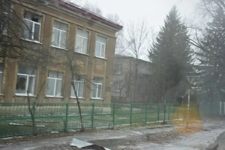 Більшість шкіл Купʼянського району попри обстріли продовжують навчання онлайн