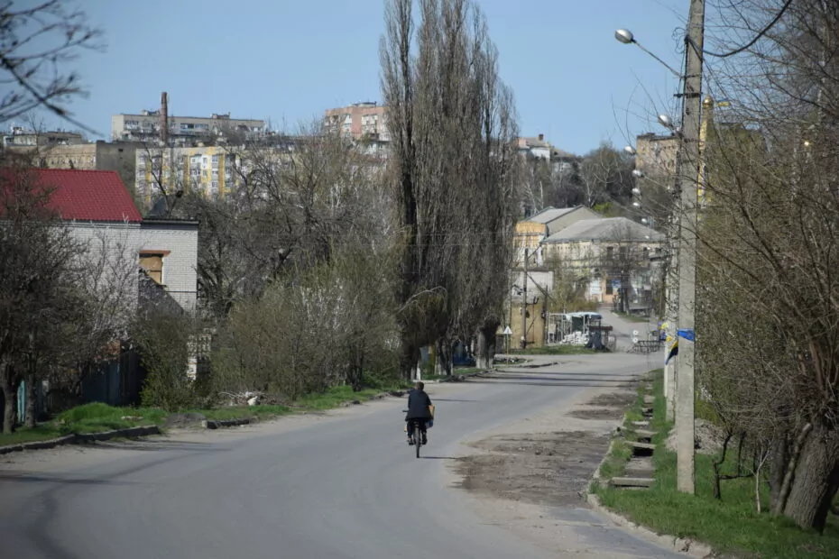 зображення до посту: Constant Missile Attacks and Empty Streets: How Kupiansk Lives on the Front Line
