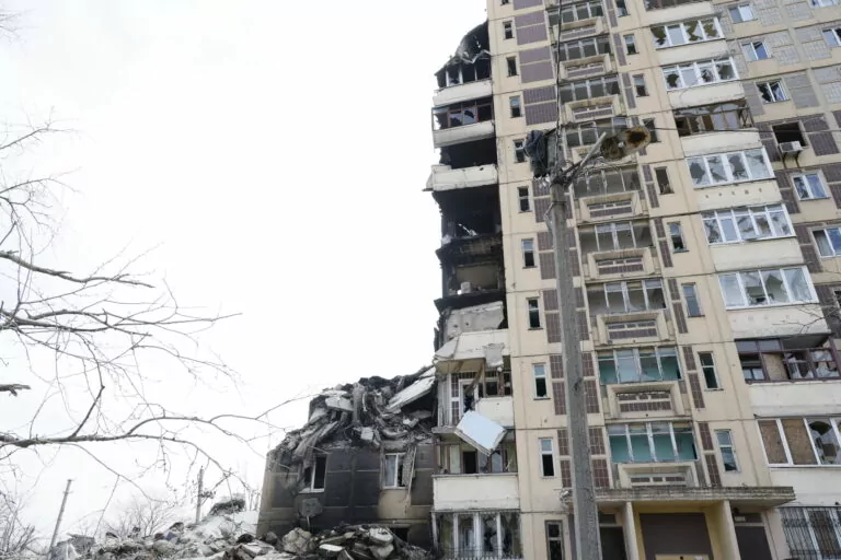 Авдіївка на Донеччині стає постапокаліптичним містом — фоторепортаж