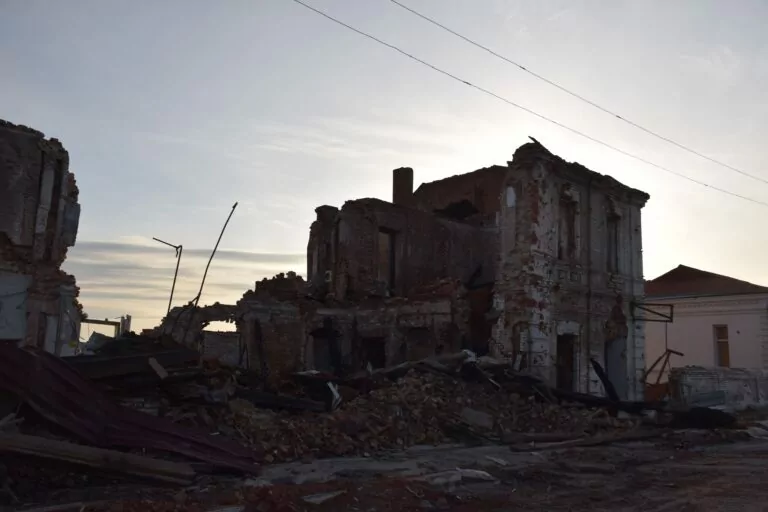 На Харківщині Росія обстріляла центр Куп’янська: є поранені