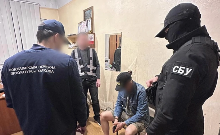У Харкові викрито двох осіб, які вимагали гроші за зняття з військового обліку