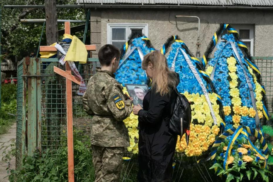зображення до посту: Pivdenne in Kharkiv Oblast Bid Farewell to Fallen Lieutenant Andriy Melnyk