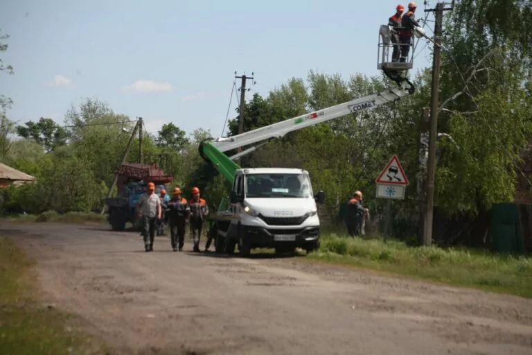 На Харківщині росіяни атакували бригаду енергетиків