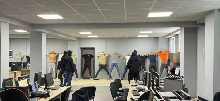 У Раді розслідуватимуть шахрайства кол-центрів та фінансових пірамід