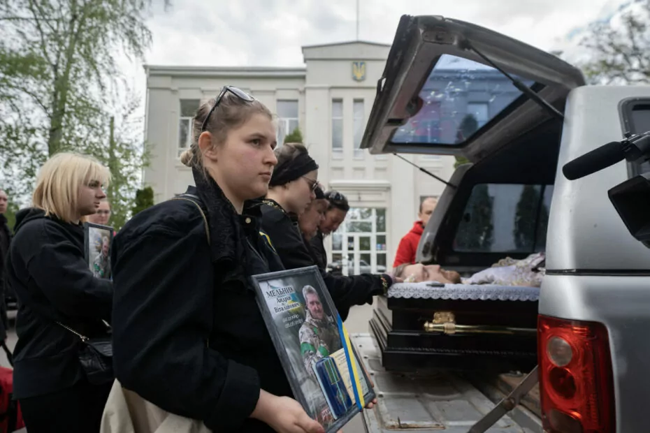 зображення до посту: Pivdenne in Kharkiv Oblast Bid Farewell to Fallen Lieutenant Andriy Melnyk