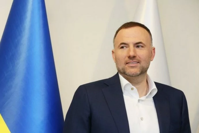Підсанкційний олігарх Фукс отримав посвідку на проживання в Британії — The Guardian