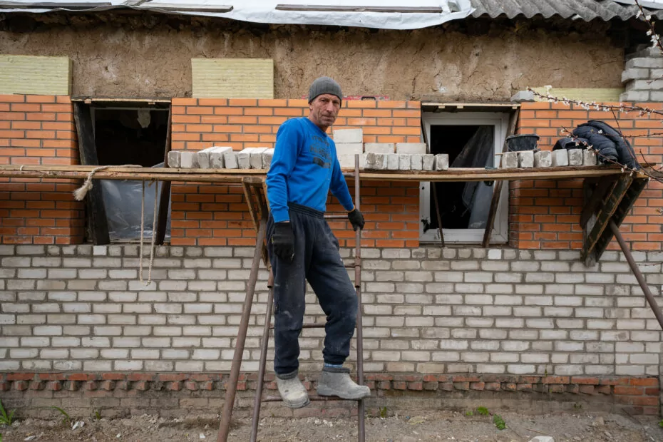 зображення до посту: One Day of Rebuilding Life With Family in Ruski Tyshky in Kharkiv Oblast