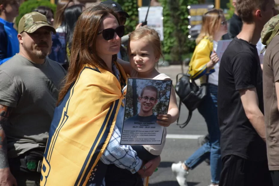 зображення до посту: One Year in Captivity: Kyiv Holds Rally to Commemorate Release of Defenders from Azovstal