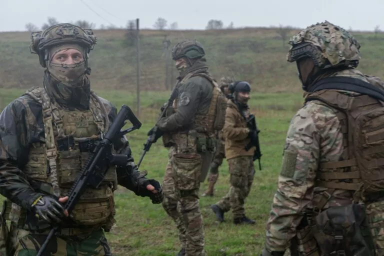 Оплата військовим та автівки з правим кермом: робоча група окреслила зміни у законах