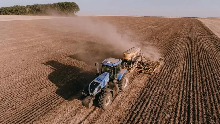 У Золочівській громаді трактор підірвався на міні 
