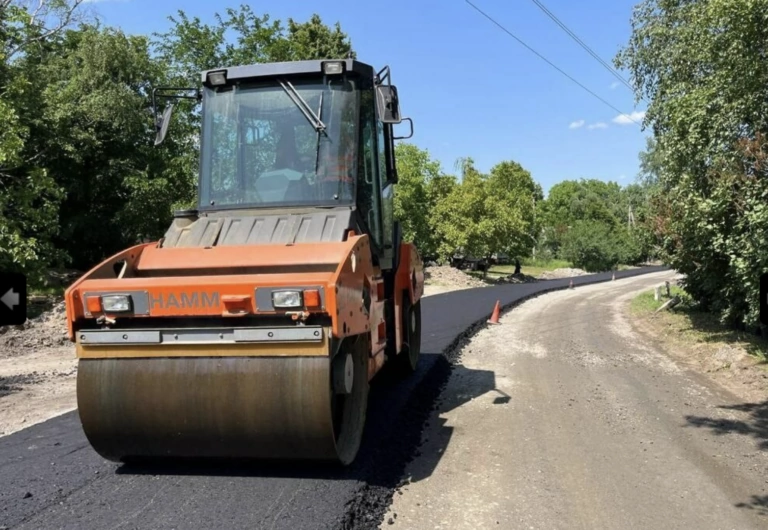 Дорожники відновлюють трасу в Безлюдівській громаді