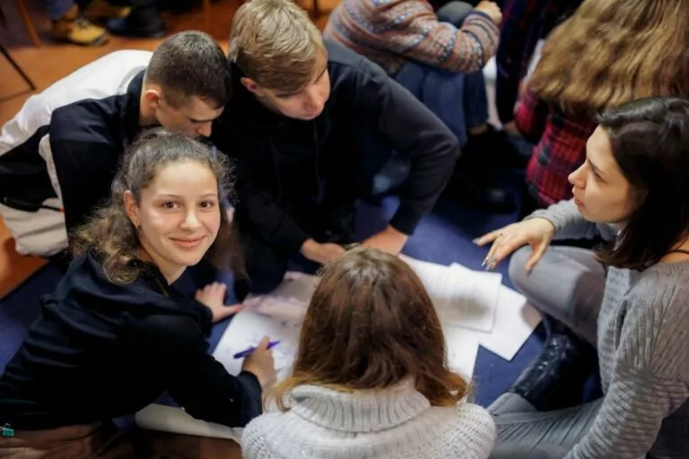 65% української молоді бачать своє майбутнє в Україні –  опитування