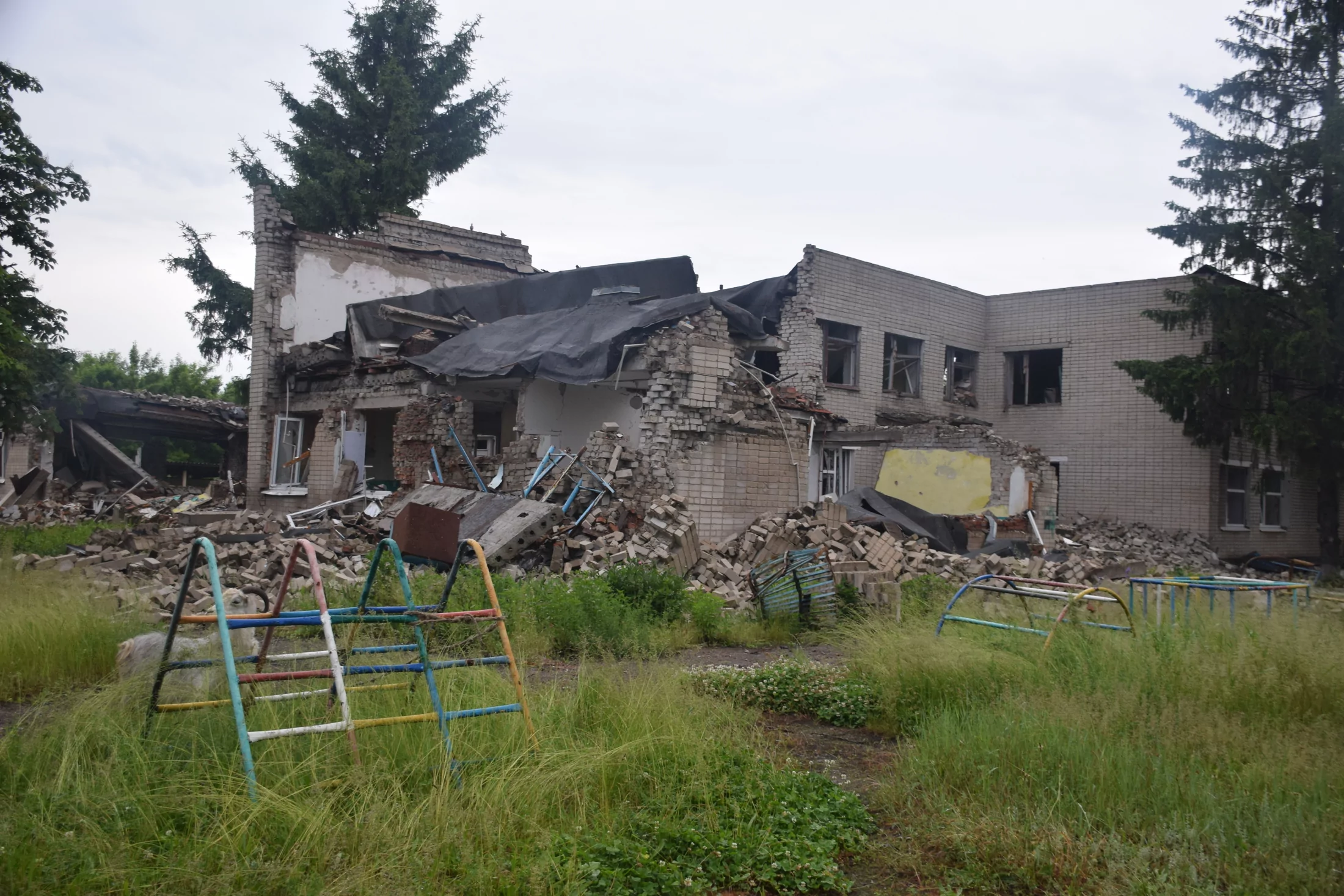 Destroyed kindergarten in Pisky-Radkivski, Kharkiv region (Illustrative photo) / Photo: Denys Glushko. Gwara Media