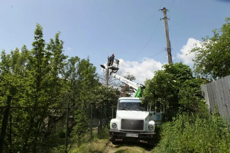 У Верхньому Салтові повністю відновили електропостачання