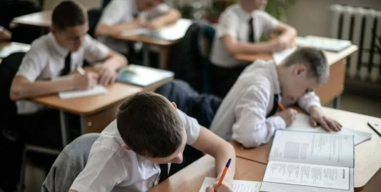 У школах Харкова планують впровадити комбіноване навчання