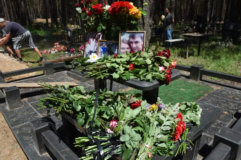 Izyum Says Goodbye to the Family that Perished Due to Russian Air Strike on Their Home