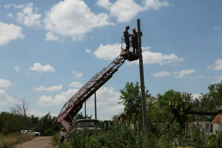 У село Велика Комишуваха повернули електропостачання