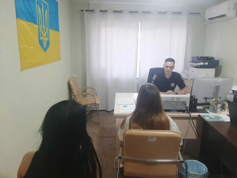 Поліція провела обшуки у квартирі 14-річної харків’янки, що підтримує «русский мир» та створення «ХНР»