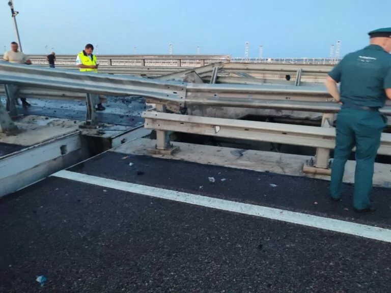 На Кримському мосту стався вибух: що відомо (оновлюється)