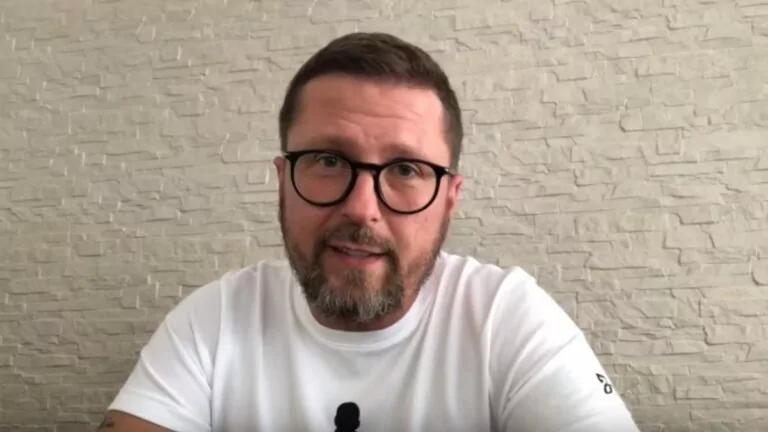 Анатолію Шарію повідомили про підозру в державній зраді