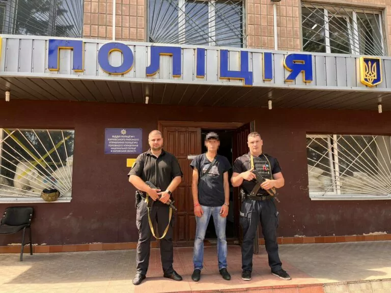 Крав майно з укриття: в Харкові затримали чоловіка