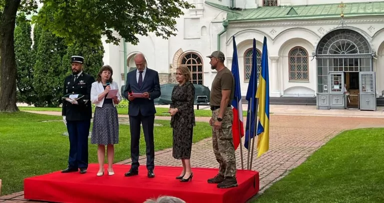 Оксана Забужко та Олег Сенцов отримали орден Почесного Легіону Франції