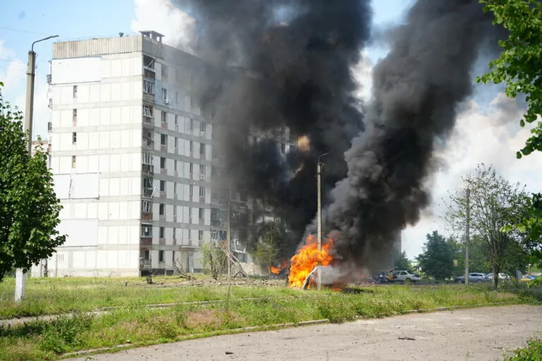 Russian Army Hits a Housing Block with Iskander missile in Pervomaiskyi of Kharkiv Oblast