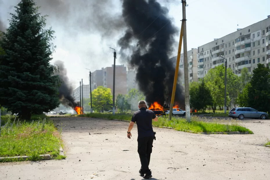 зображення до посту: Russian Army Hits a Housing Block with Iskander missile in Pervomaiskyi of Kharkiv Oblast