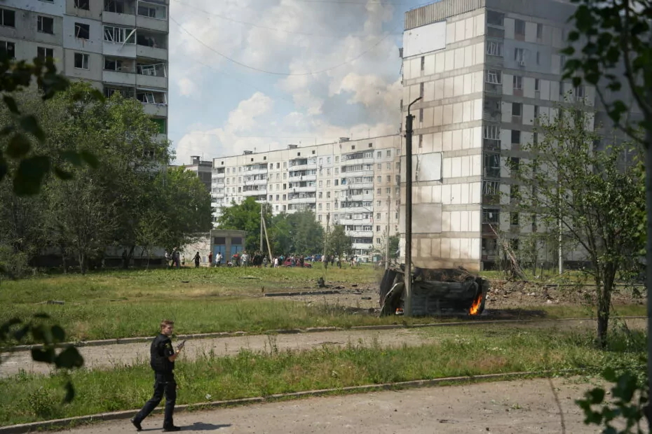 зображення до посту: Russian Army Hits a Housing Block with Iskander missile in Pervomaiskyi of Kharkiv Oblast