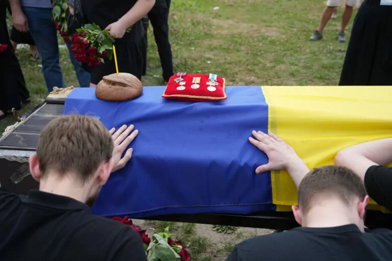 Харків попрощався з молодшим лейтенантом Дмитром Лисенком — фото