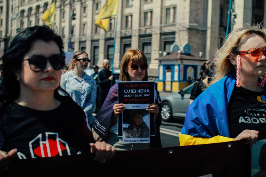 зображення до посту: Що ми знаємо про полонених після теракту в Оленівці? Розповідає Марія Алєксєєвич, дружина бійця
