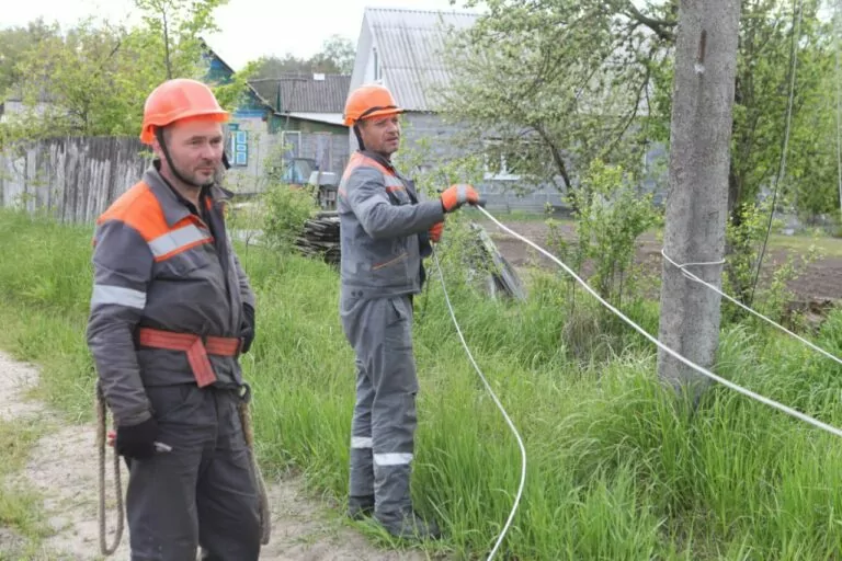 В Ізюмському районі ще до одного села повернули світло