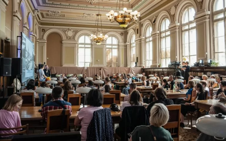 У Дергачах відкрили публічну бібліотеку україномовної літератури