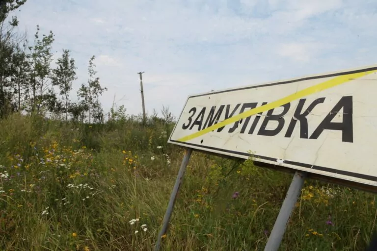 У селі Вовчанської громади завершують роботи з відновлення світла