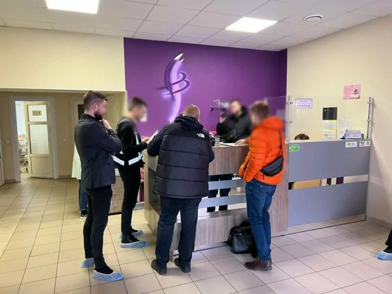 Медичний центр у Харкові підозрюють у продажі новонароджених дітей іноземцям