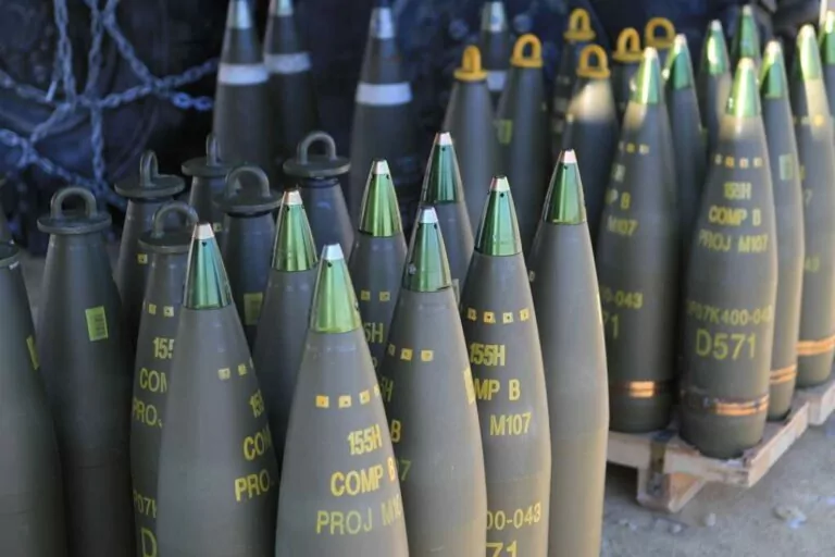 До кінця року Україна почне виготовляти артилерійські снаряди 155-мм стандарту НАТО